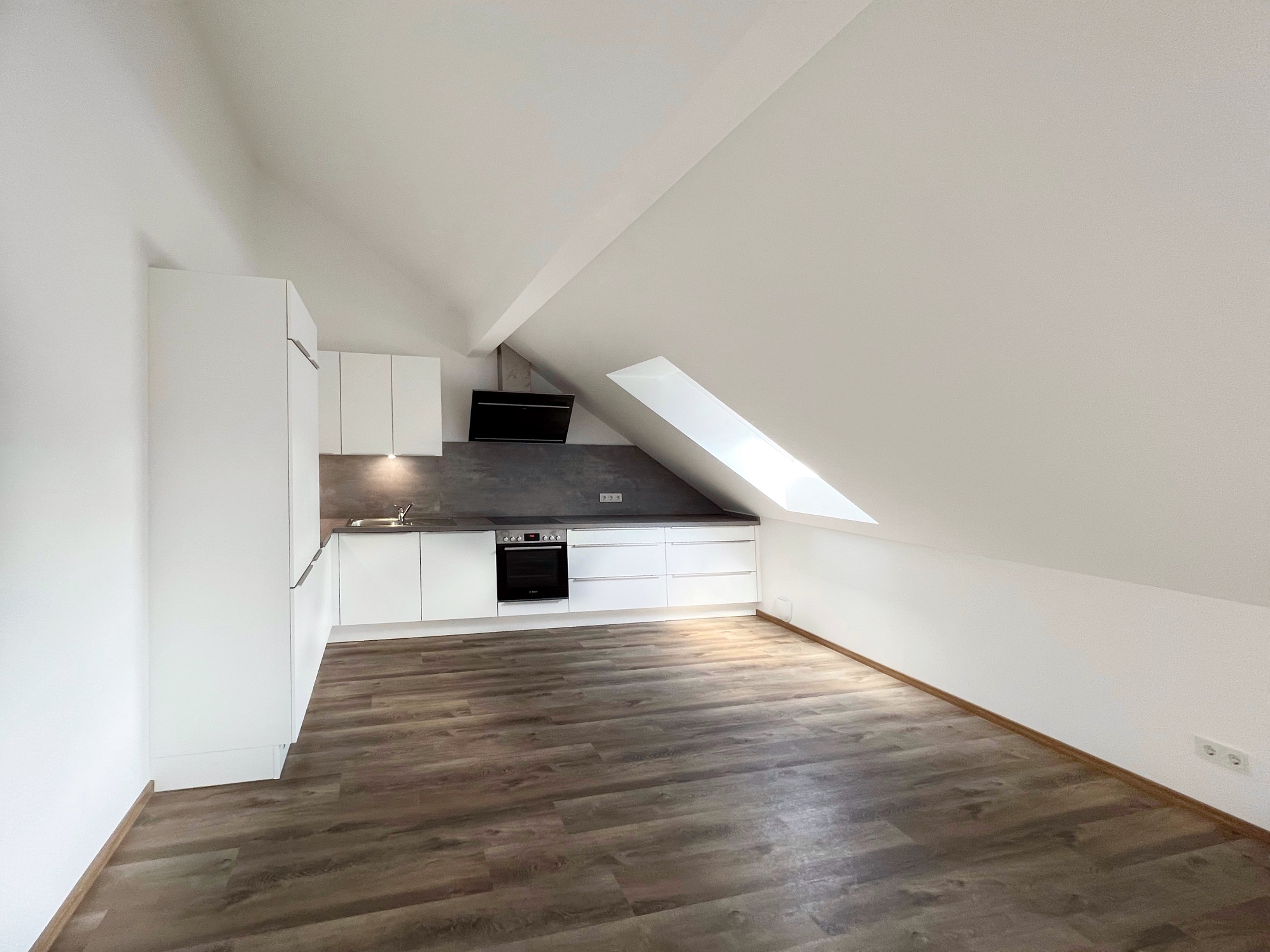 Erstbezug: moderne 2-Zimmer-Wohnung mit großer Einbauküche in Essenbach/Altheim