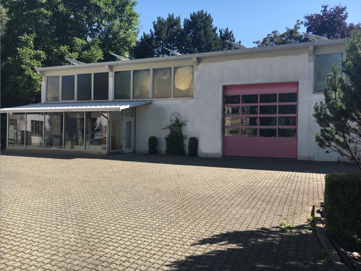 Verkaufs- / Ausstellungsräume mit Büro und Lagerhalle in Landshut